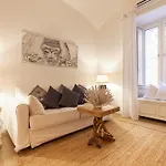 Next To Vatican Museum Luxury Flat